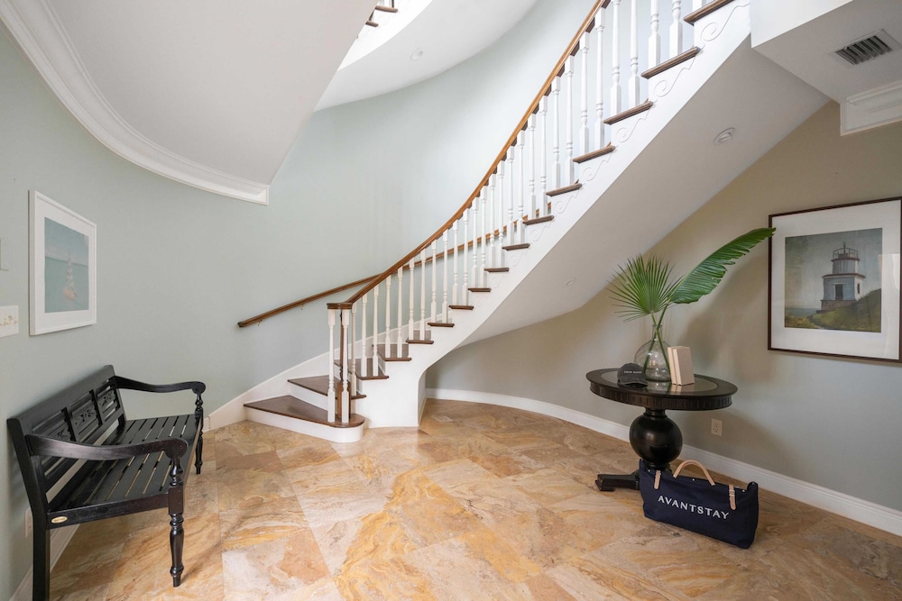 Promenade by Avantstay Beach Front Mansion w Breathtaking Views & Pool - photo 15