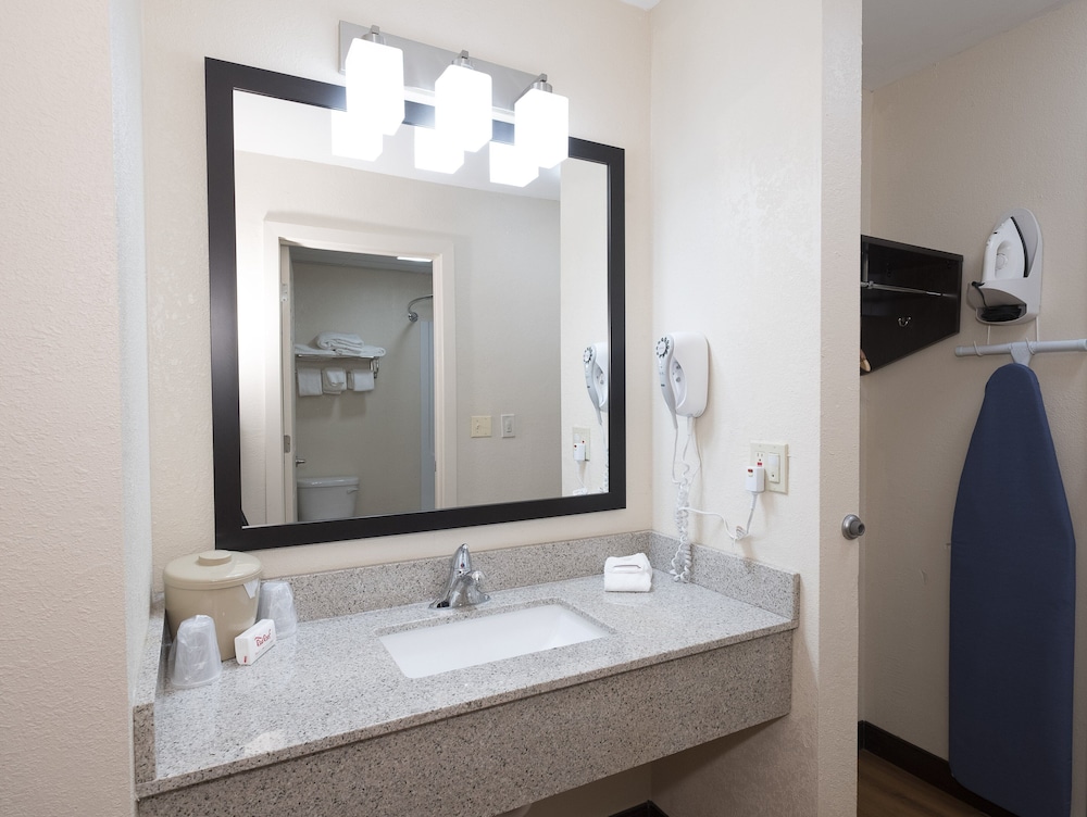 Red Roof Inn Allentown South - photo 34