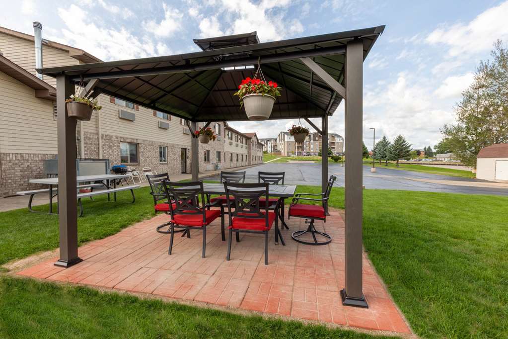 Super 8 by Wyndham Big Rapids - photo 40