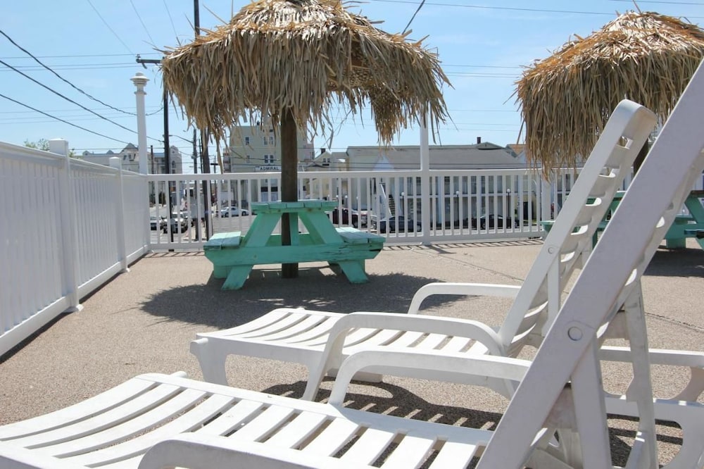 Blue Wave Inn - photo 21