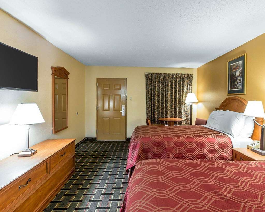 Econo Lodge Dalton West - photo 12