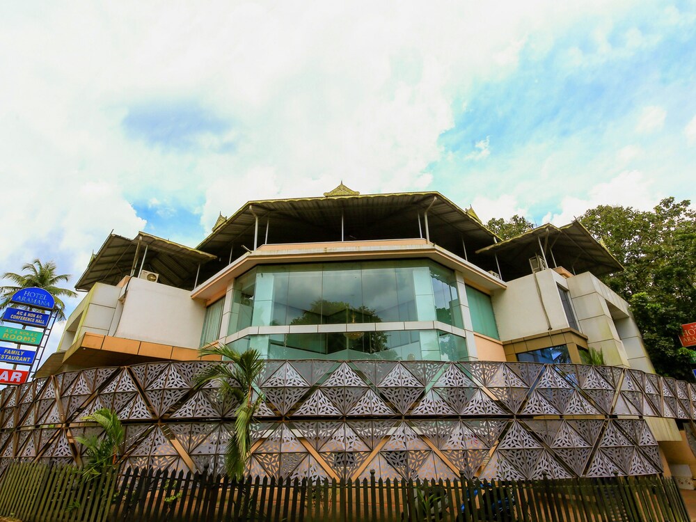 OYO 22050 Aramana Hotel in Alwaye, India