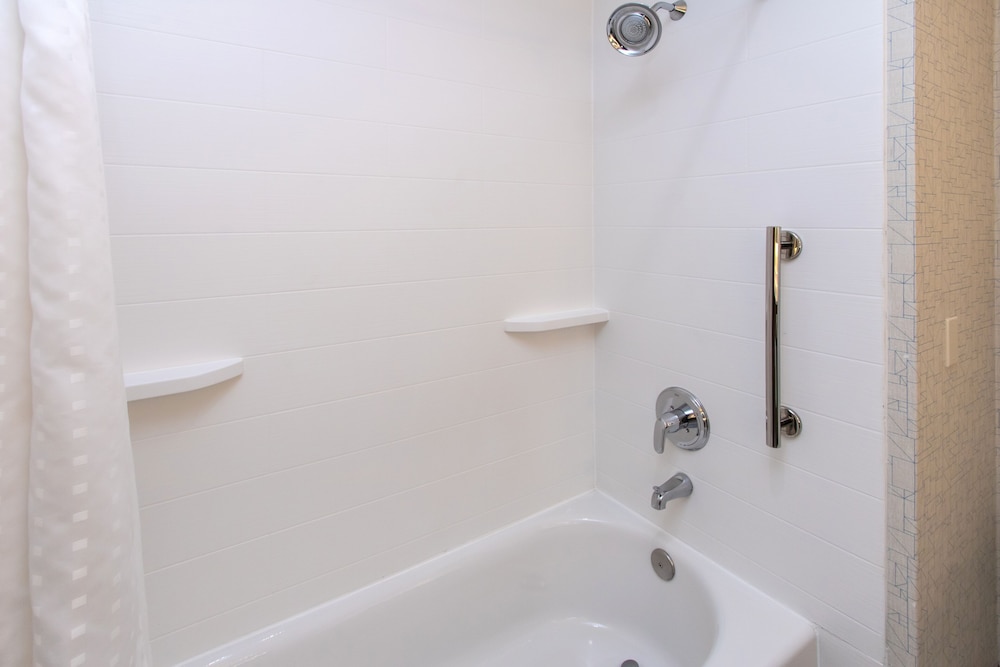 Holiday Inn Express Hotel & Suites Roseville Galleria Area by IHG - photo 93