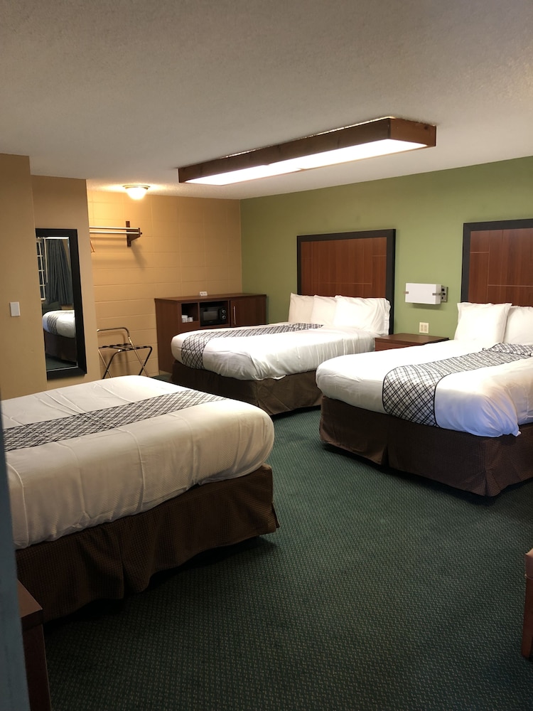 Knight's Inn Motel - photo 40