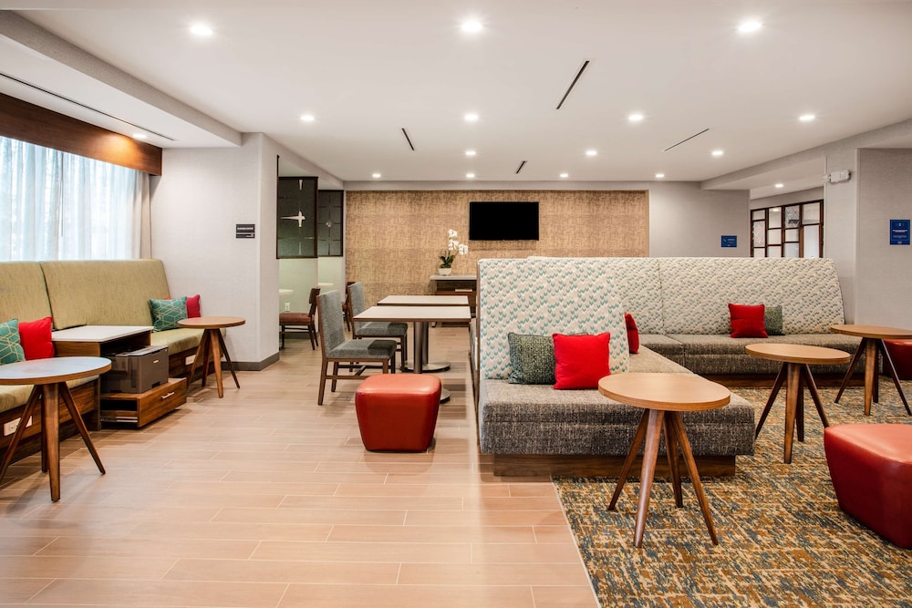 Hampton Inn & Suites North Port - photo 3