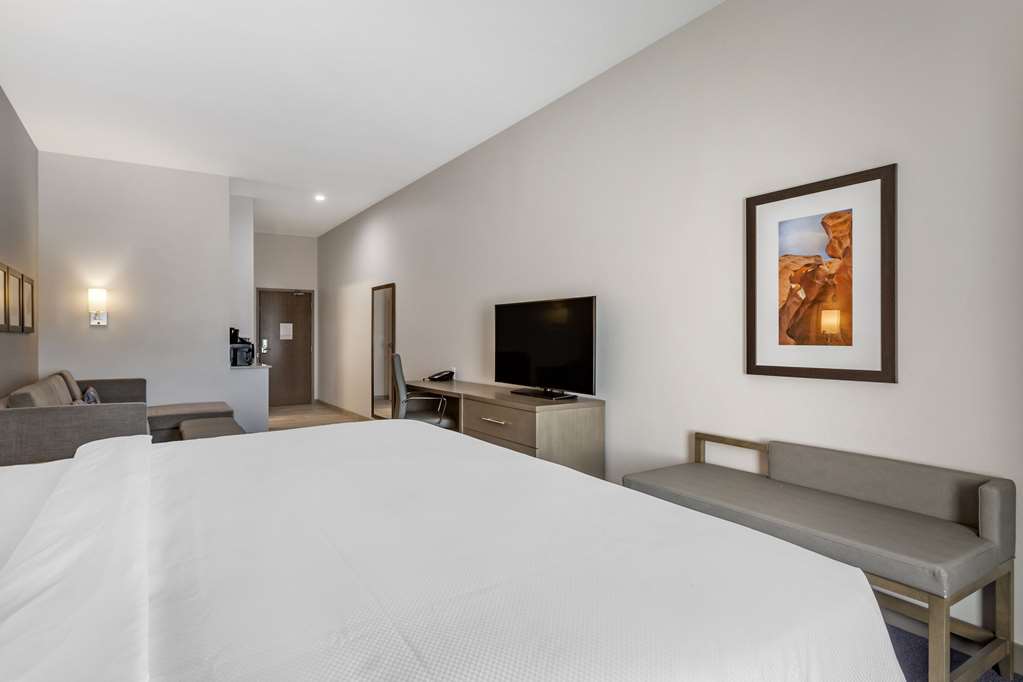 Comfort Suites Scottsdale Talking Stick Entertainment District - photo 13