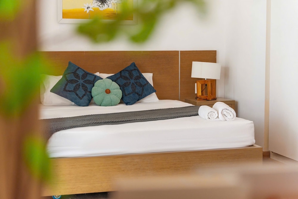 Villa 5 Phong Ngu Royal Lotus Bai Chay — 4-Star Luxury Hotel in Ha Long, Vietnam