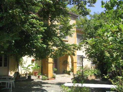 Le Petit Chaperon Rouge - last minute hotel in Unknown City