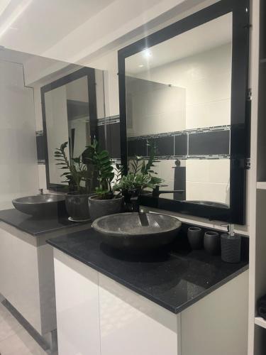 Chez Maryline in Unknown City, Réunion