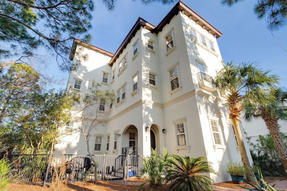 Luxury Home in Palmeira Village w Private Pool Steps to Beach for 12 — 4-Star Luxury Hotel in Seaside, United States
