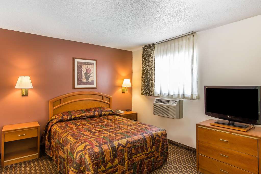 Suburban Extended Stay Abercorn - photo 23