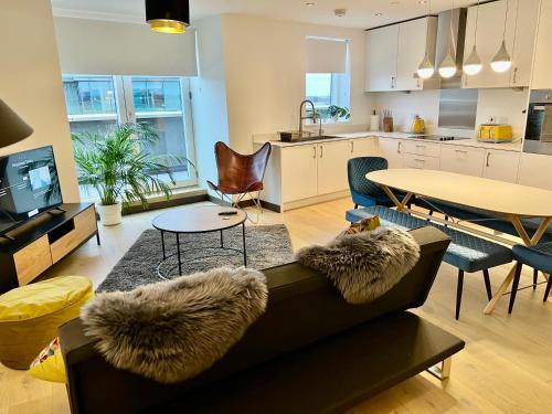 Walnut Tree Penthouse Next to Train Station — 4-Star Luxury Hotel in Cambridge, United Kingdom