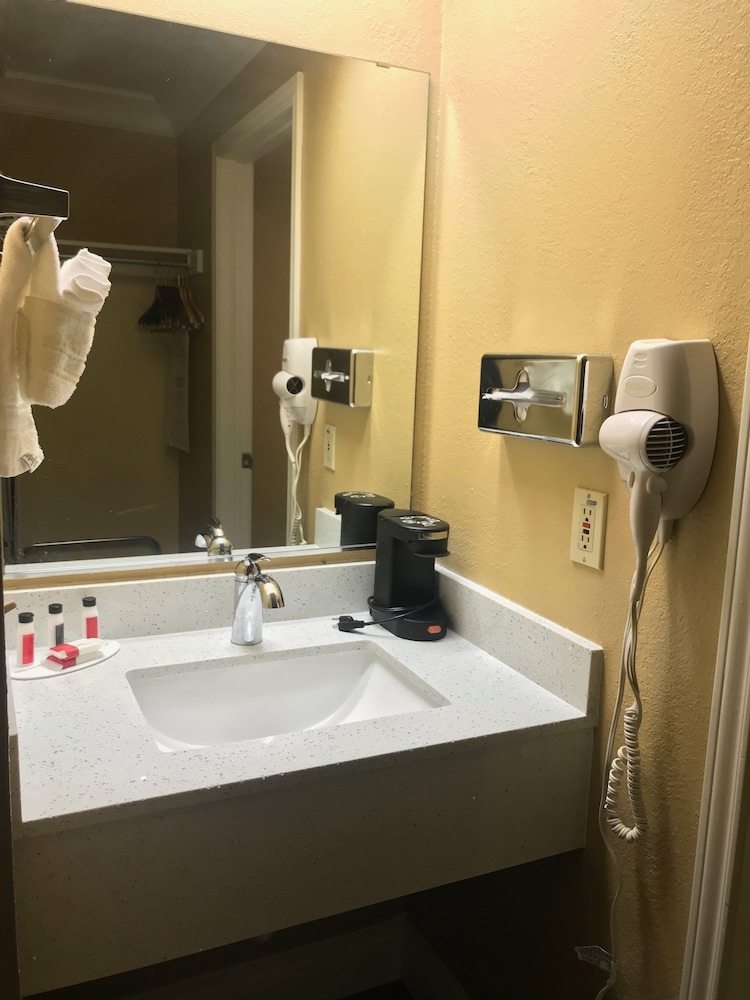 Days Inn by Wyndham San Antonio Airport - photo 27