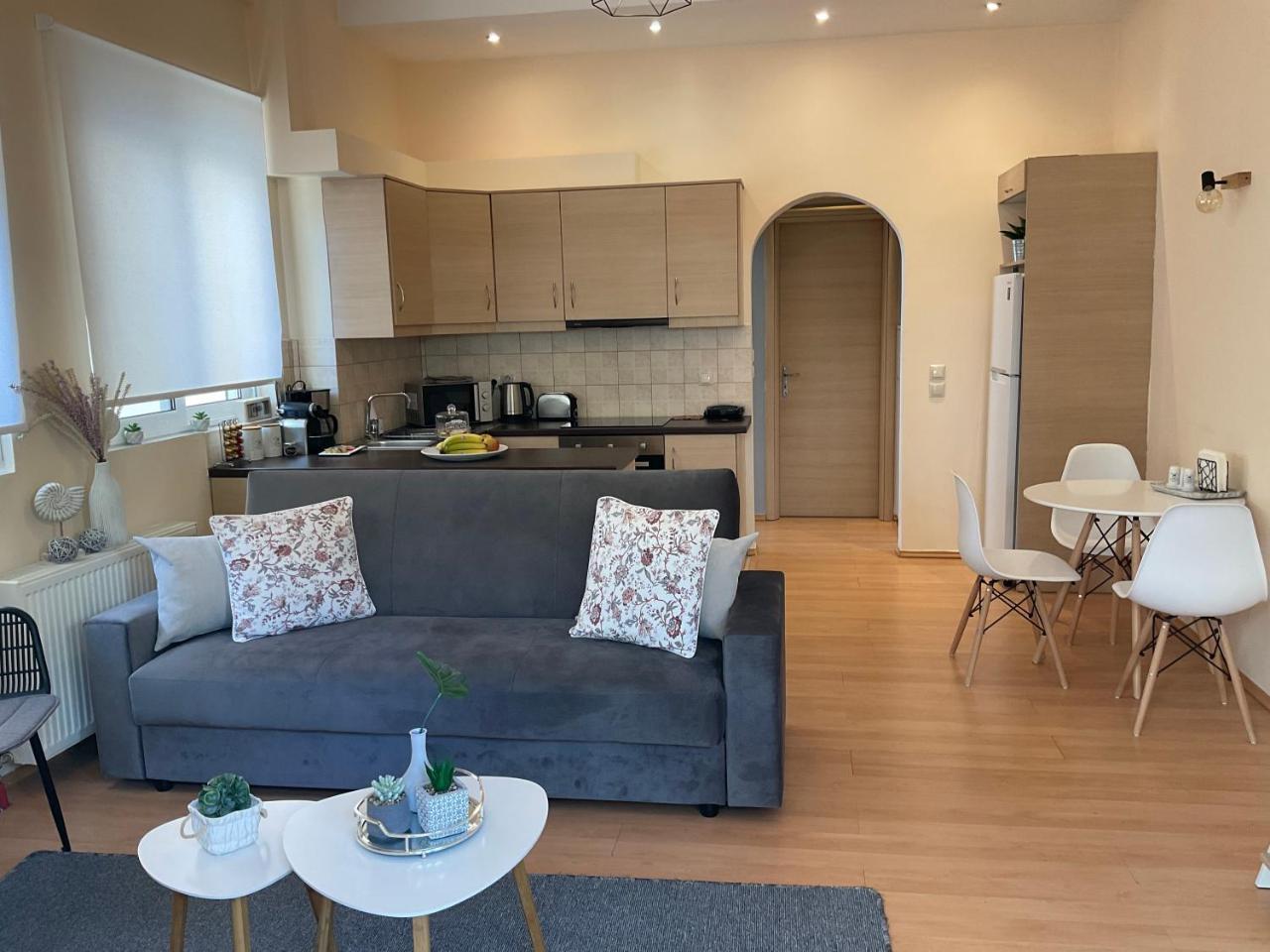 Elegant Glyfada Apartment Private Garden Near Metro — 4-Star Luxury Hotel in Glyfada, Greece