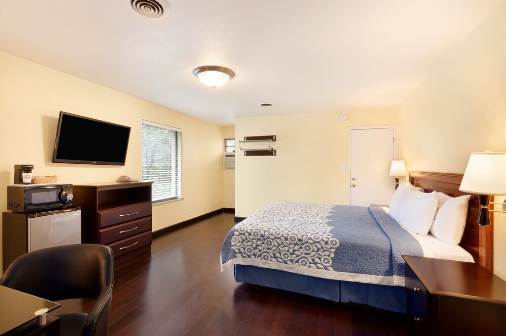 Days Inn By Wyndham Austin University Downtown - photo 8
