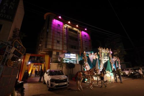 OYO 1526 Gagan Plaza Hotel — hotel near Kanpur Airport