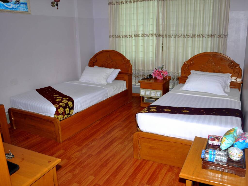 New Palace Hotel — hotel in Lashio