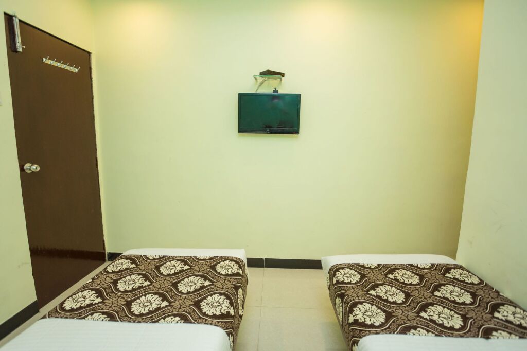 OYO 7062 Amana Suites