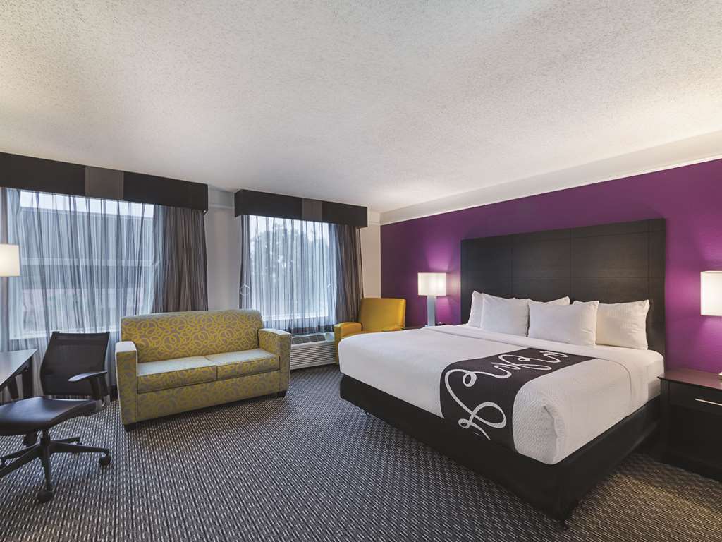 La Quinta Inn & Suites by Wyndham Austin Round Rock - photo 14