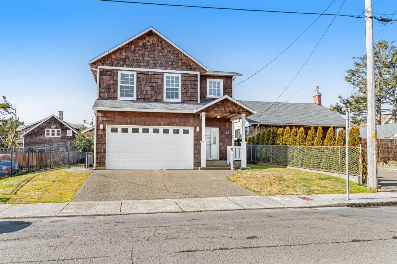 By the Wild Ocean Zen Abode in Seaside, United States