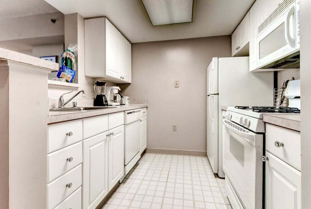 Meridian at Pentagon City by Global Luxury Suites - photo 10