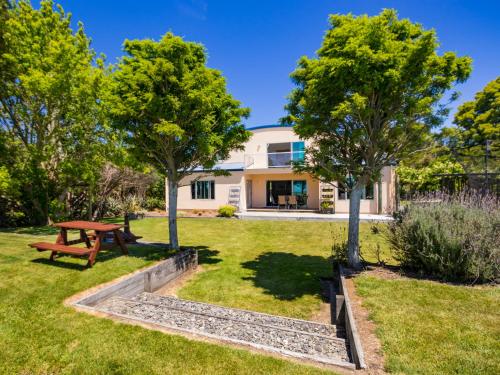 La Casa Al Mare Golden Bay Beach House — 4-Star Luxury Hotel in Takaka, New Zealand