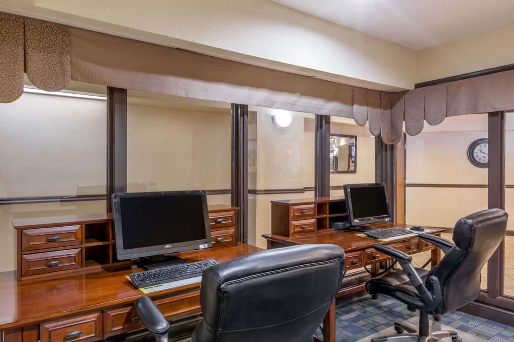 Days Inn & Suites by Wyndham Bridgeport Clarksburg - photo 16