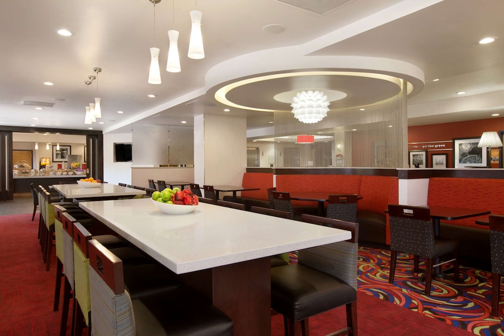 Hampton Inn & Suites Anaheim Garden Grove - photo 30