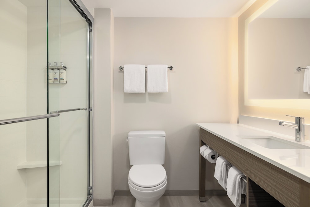Holiday Inn Express Fayetteville Fort Bragg by IHG - photo 8