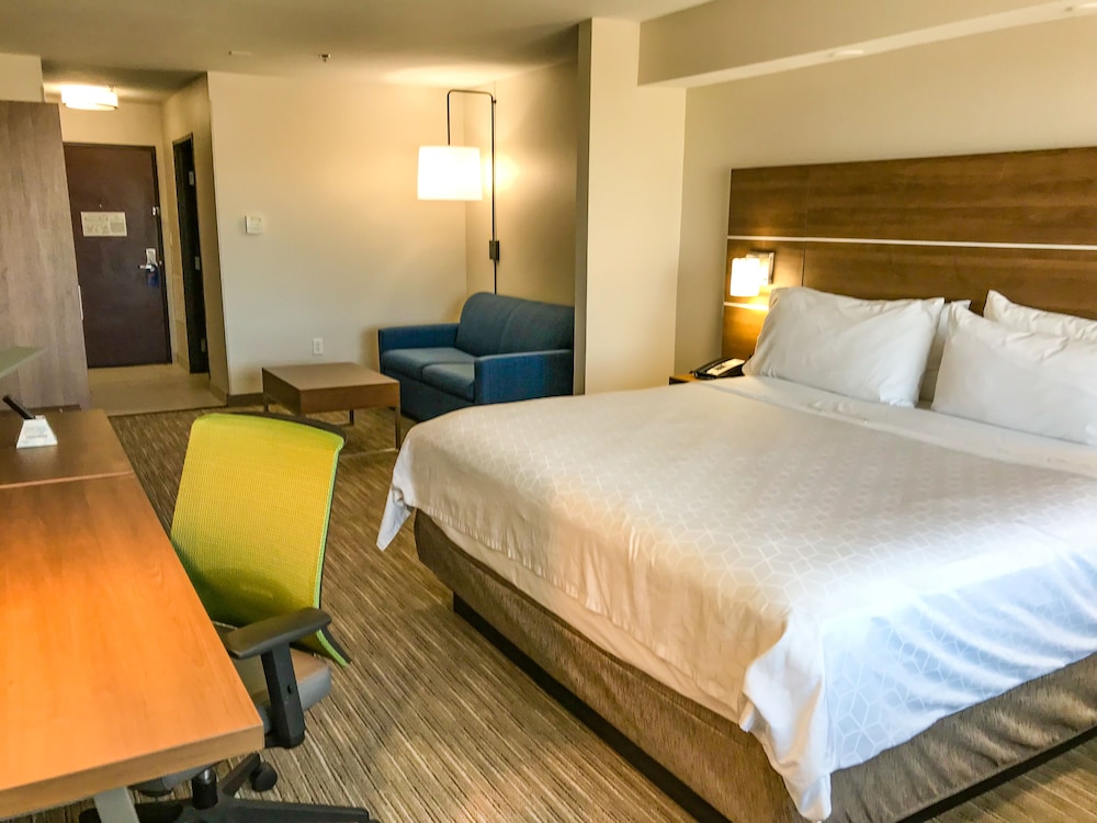 Holiday Inn Express & Suites Lubbock West by IHG - photo 4
