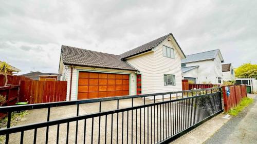 My castle house Manukau City 20 mins to Auckland Airport — 4-Star Luxury Hotel in Auckland, New Zealand