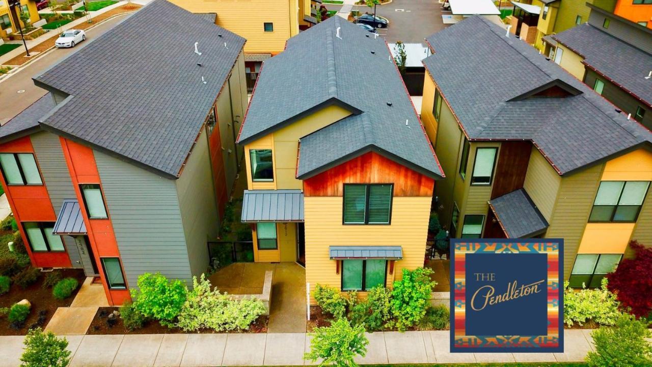 The Pendleton Walkable Arcade Loft Modern Light & Bright - carbon neutral hotel in Eugene