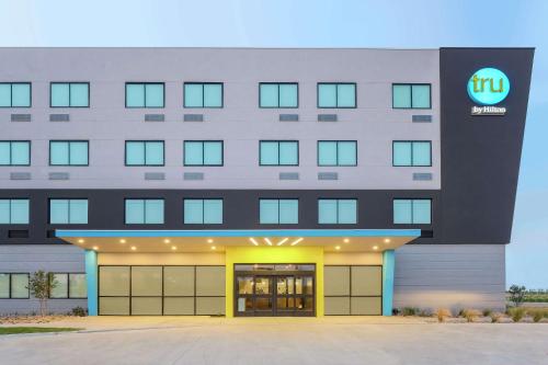 Tru by Hilton Amarillo West - photo 3