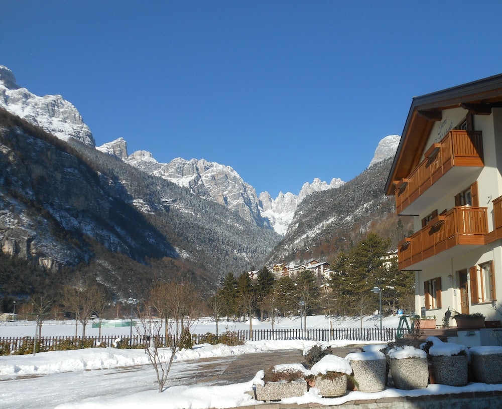 Garnì Lago Alpino — hotel in Molveno