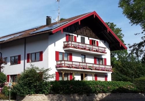 Ferienwohnungen Maderhof — 4-Star Luxury Hotel in Rimsting, Germany