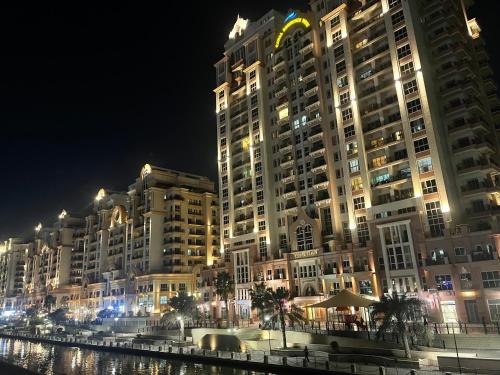 Big studio Dubai SportCity parking included — 4-Star Luxury Hotel in Dubai, United Arab Emirates
