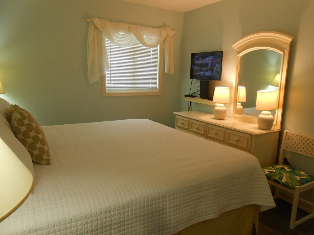 1205 Waters Edge Resort 1 Bedroom Condo by Redawning - photo 2