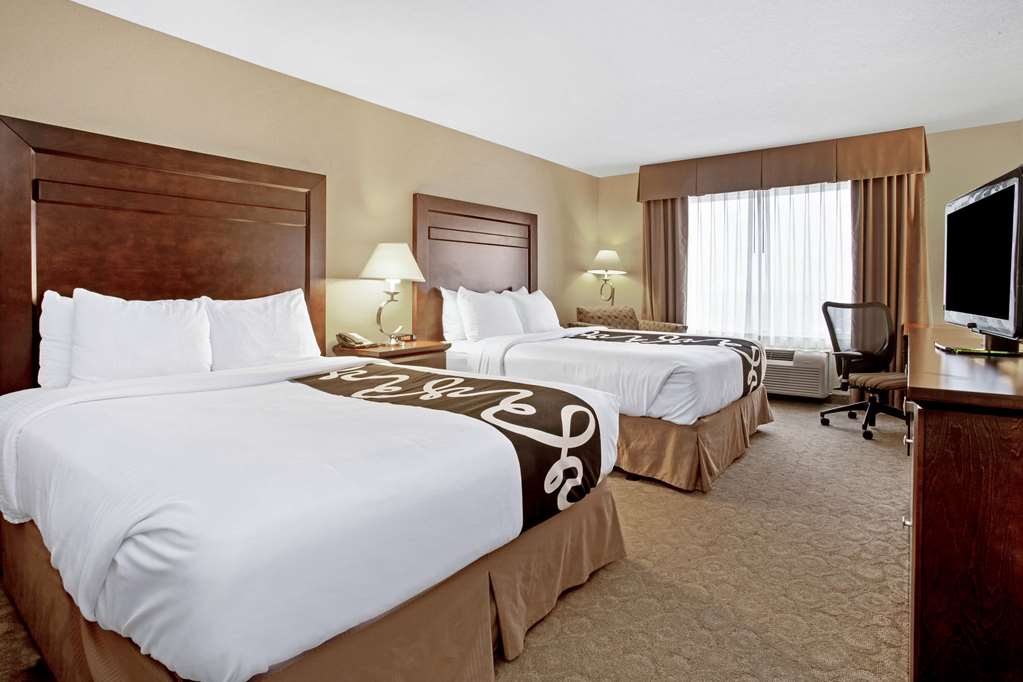 La Quinta Inn & Suites by Wyndham Bismarck - photo 26