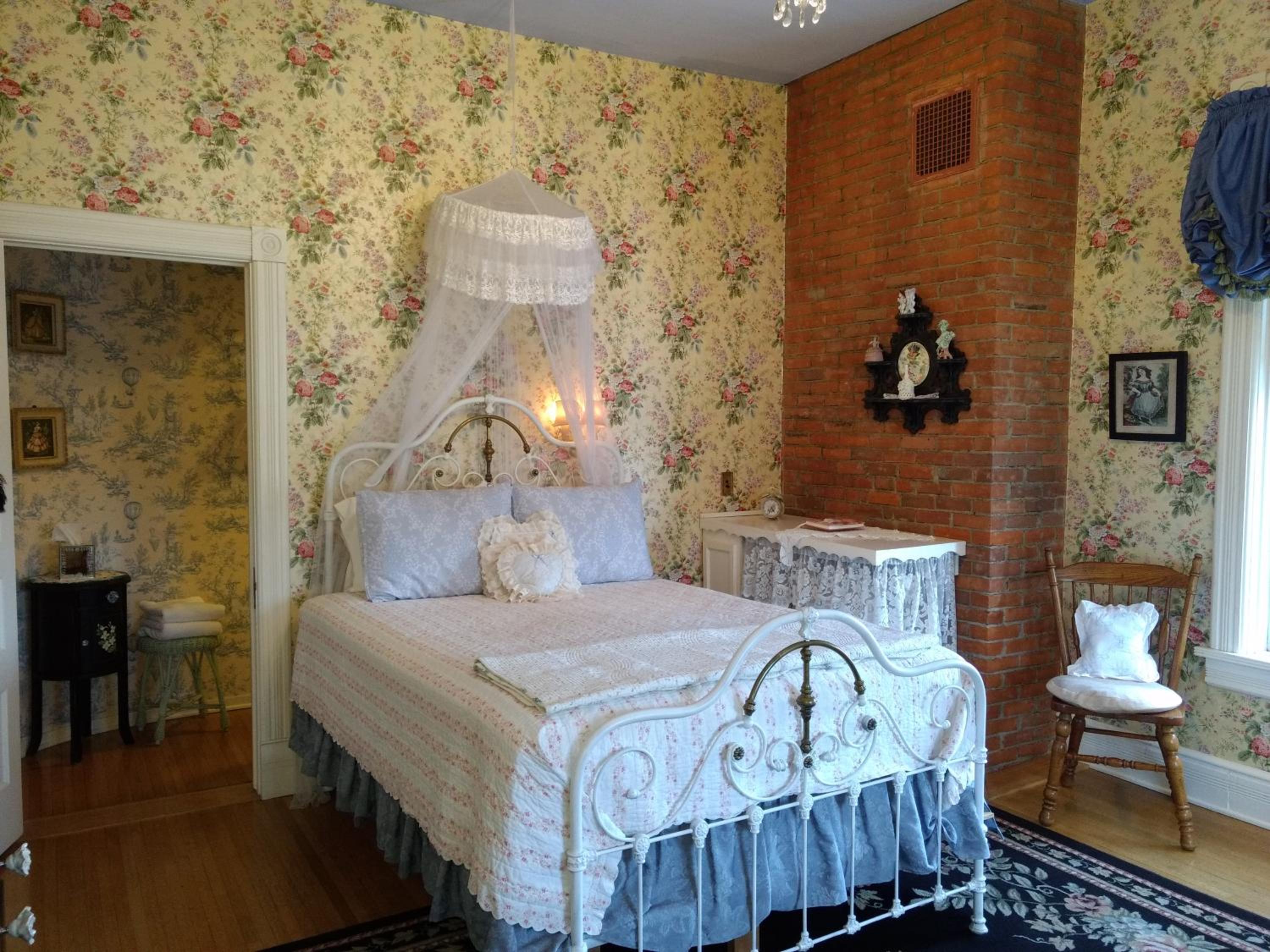 Alexander Mansion Bed and Breakfast - photo 4
