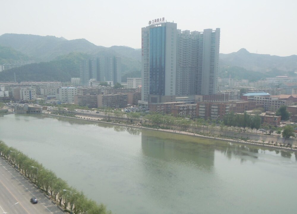 Chengde Plaza - carbon neutral hotel in Chengde