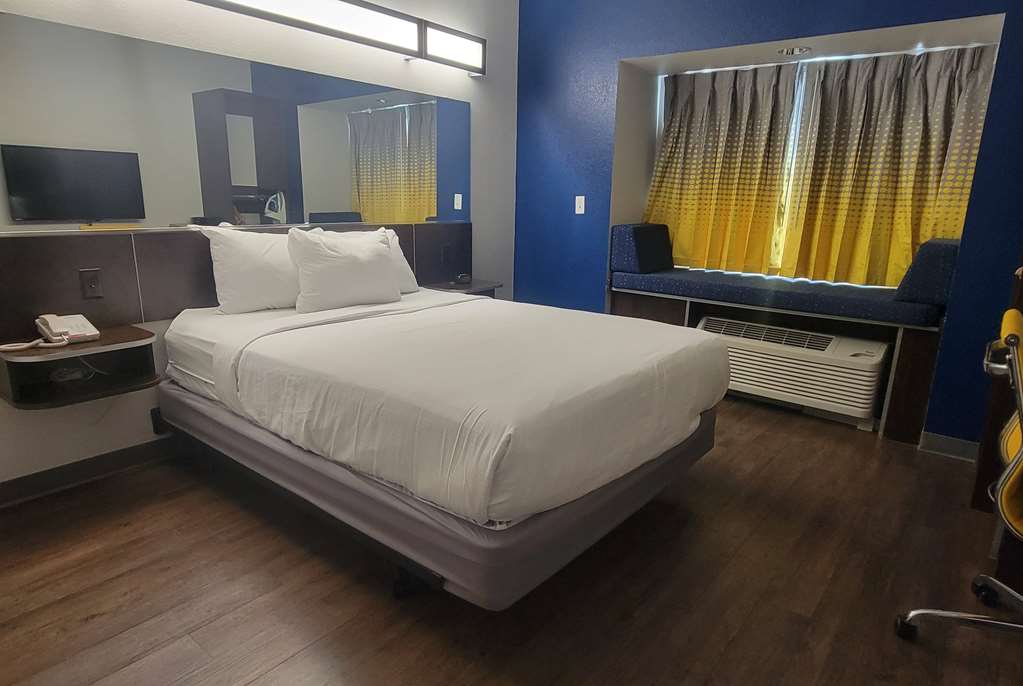 Microtel Inn & Suites by Wyndham Council Bluffs Omaha - photo 12