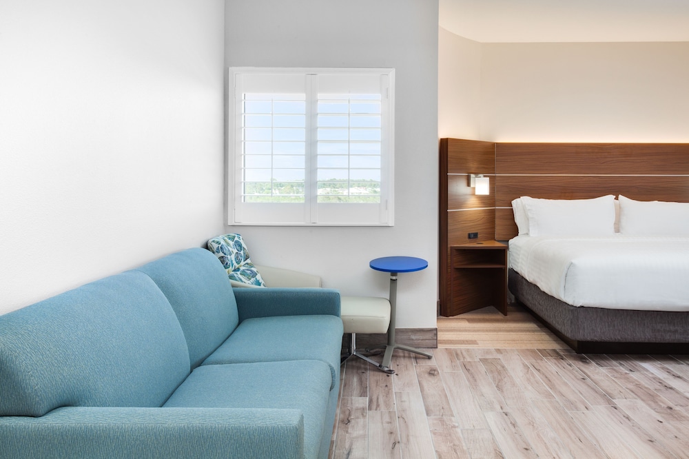 Holiday Inn Express & Suites Panama City Beach Beachfront by IHG - photo 17