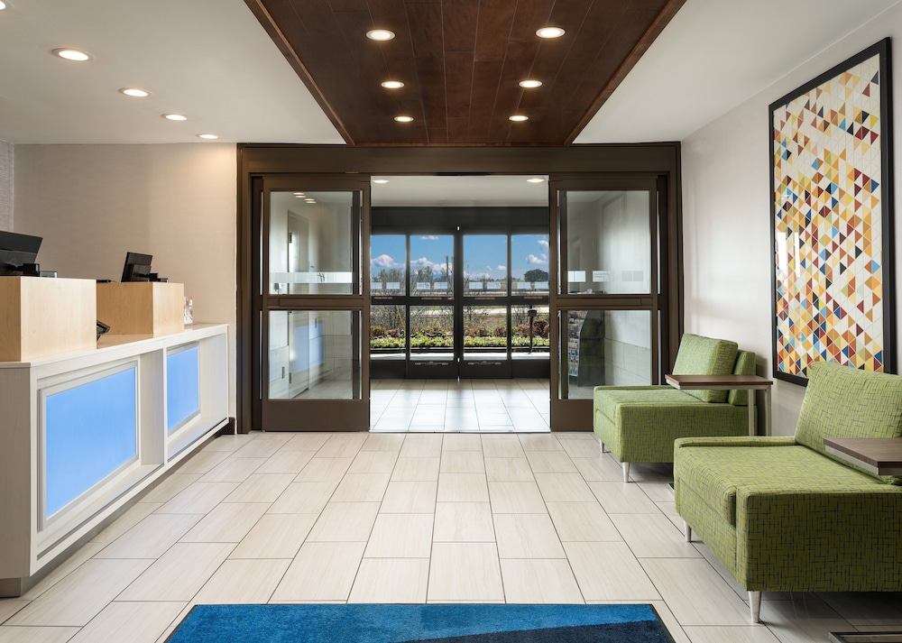 Holiday Inn Express & Suites Olive Branch by IHG - photo 29