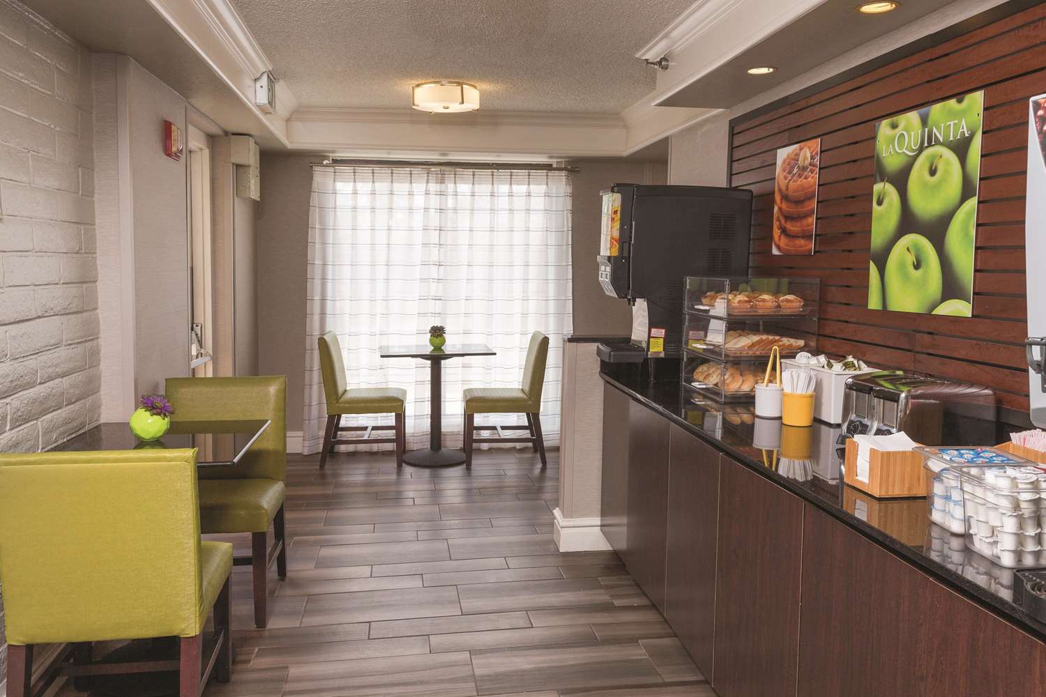 La Quinta Inn Ventura - photo 21