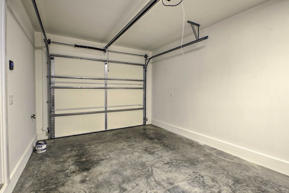 Resort Perks and Pools Townhome By Barefoot Landing - photo 9