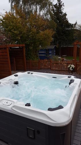 Ruth’s Rest Country Retreat with Private Hot Tub in Shrewsbury, United Kingdom