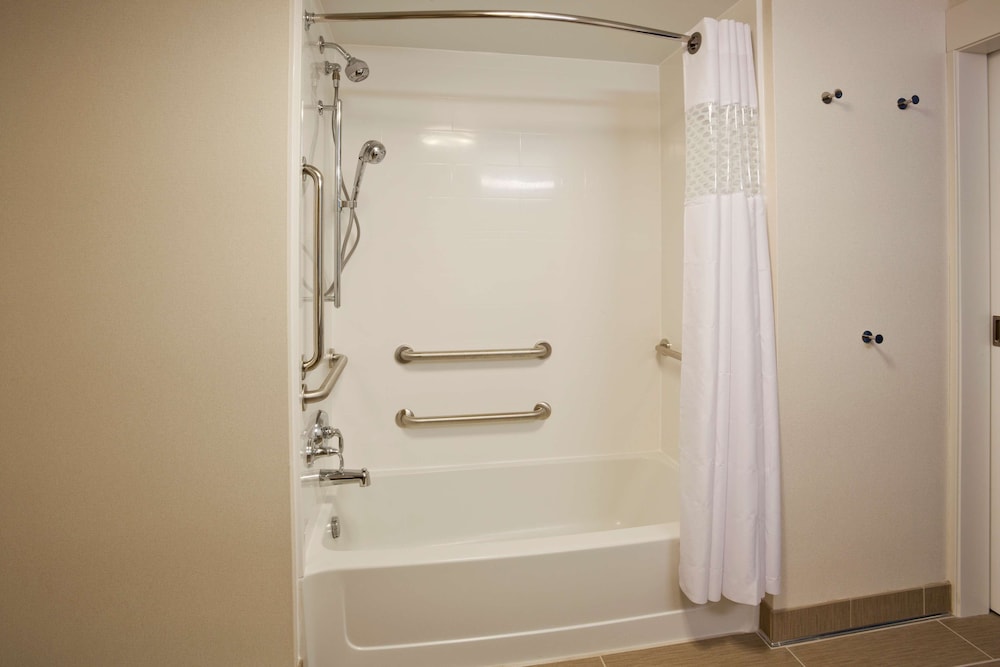 Hampton Inn Spicer Green Lake - photo 16