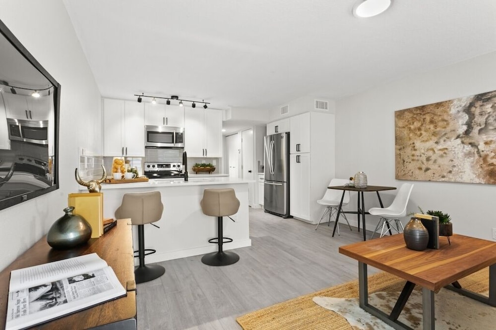 University Serenity Suites 14th - featured photo