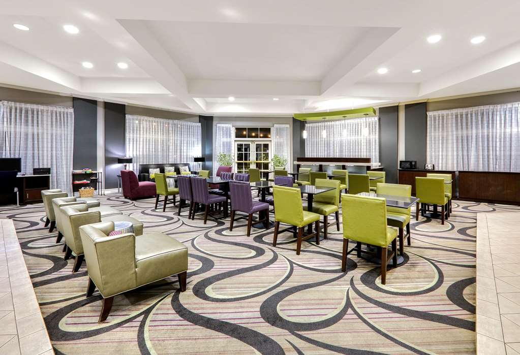 La Quinta Inn & Suites by Wyndham Dallas North Central - photo 5