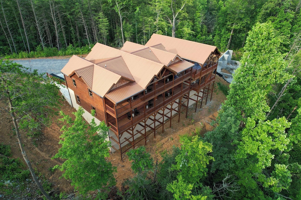 Ridge View by AvantStay15mins from Pigeon Forge w Pavilion Indoor Pool Hot Tub — 4-Star Luxury Hotel in Sevierville, United States